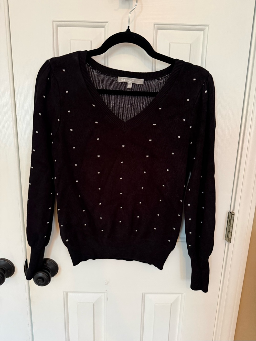 Daniel Rainn Hazel V Neck Puff Sleeve
Viscose Sweater